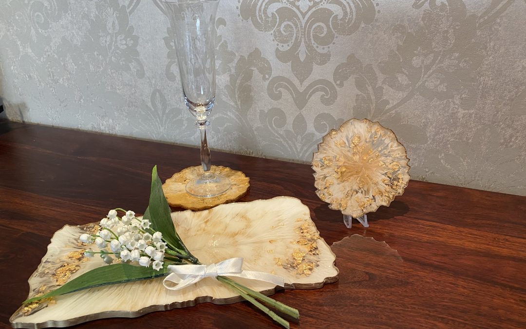 Tablett und Untersetzer – Set Gold