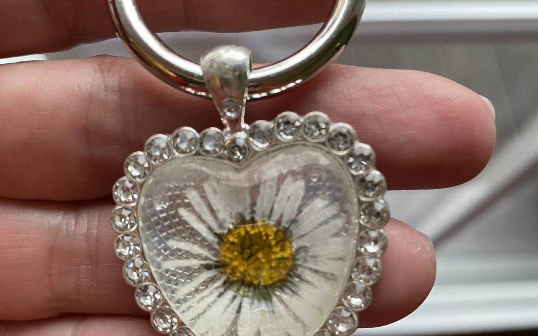 Schlüsselanhänger mit Blüte