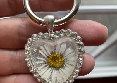 Schlüsselanhänger mit Blüte